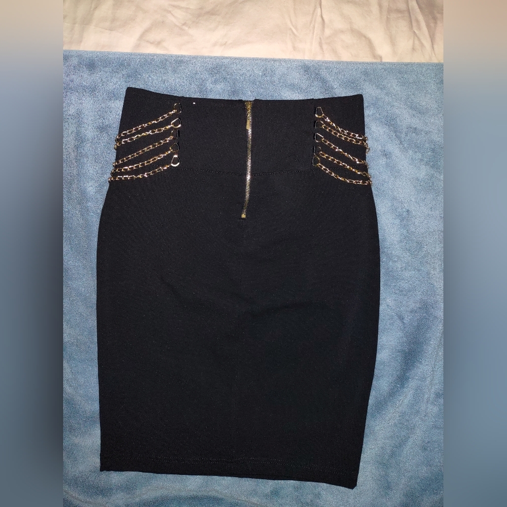 Sapphire Red - Black Pencil Skirt size M, Gold Chain Detailing - Picture 5 of 9